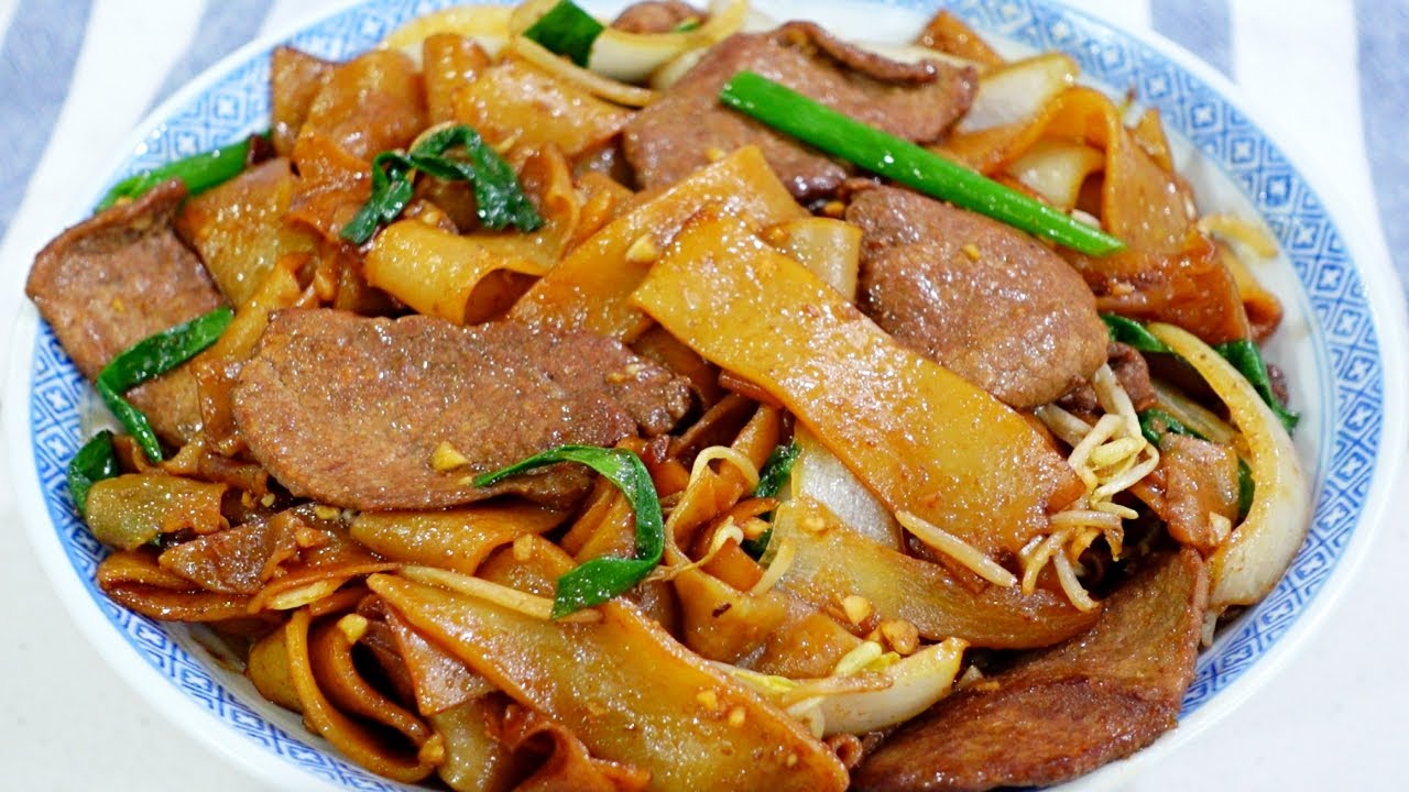 Classic Stir-fried Beef Rice Noodles Ho Fun | The Famous Beef Chow Fun ...