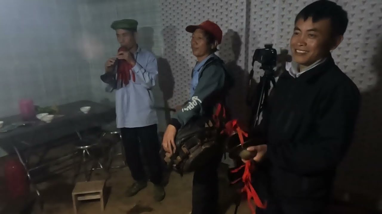 Tò mò chú rể Dao cưới cô dâu Mông