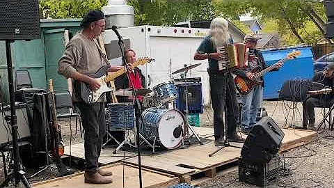 Schmenge Jammin at the Blues Can