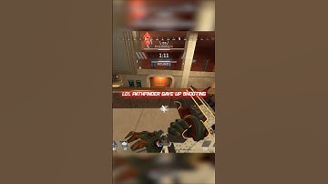 when pathfinder stops shooting to punch 🤣🤣🤣 #apex #apexlegends #shorts