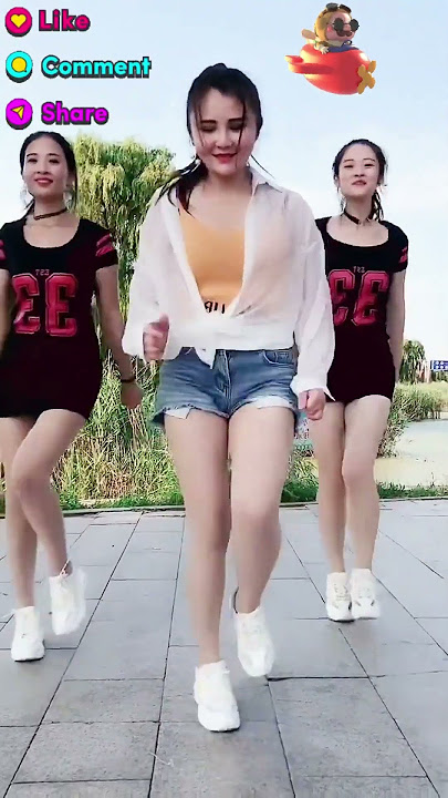 #bestshuffle #dance #fashion #dancer #trend #shuffle #cuttingshapes #shuffling #trending #dancing