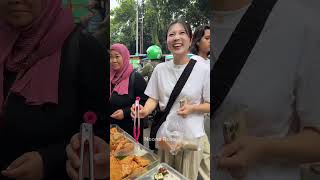 Orang Korea Ikut Takjil War ramadan