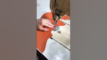 Xếp ly thân trước túi xách màu cam