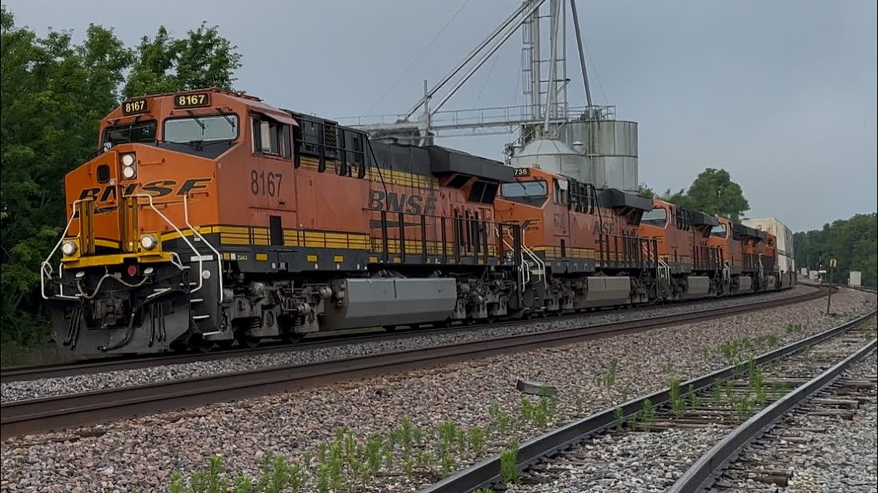 70mph Z Trains Screaming Through La Plata, MO