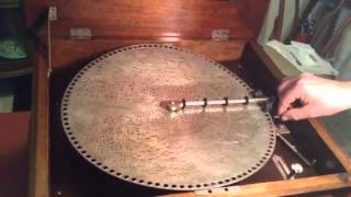 Circa 1900 Antique Universal Regina 15 1/2' Music Box