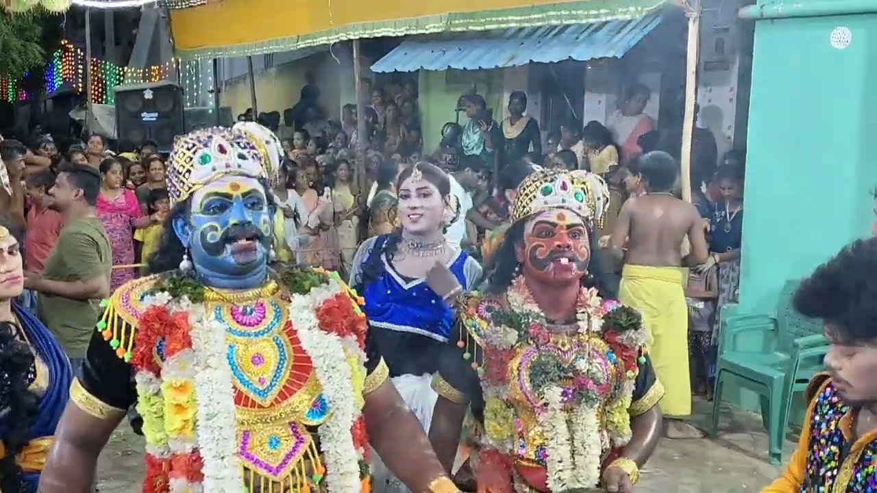 பெரியகருப்பு சின்னகருப்புஇருவரும் இணைந்துஆடிவரும் கிராமியகலை நிகழ்ச்சி