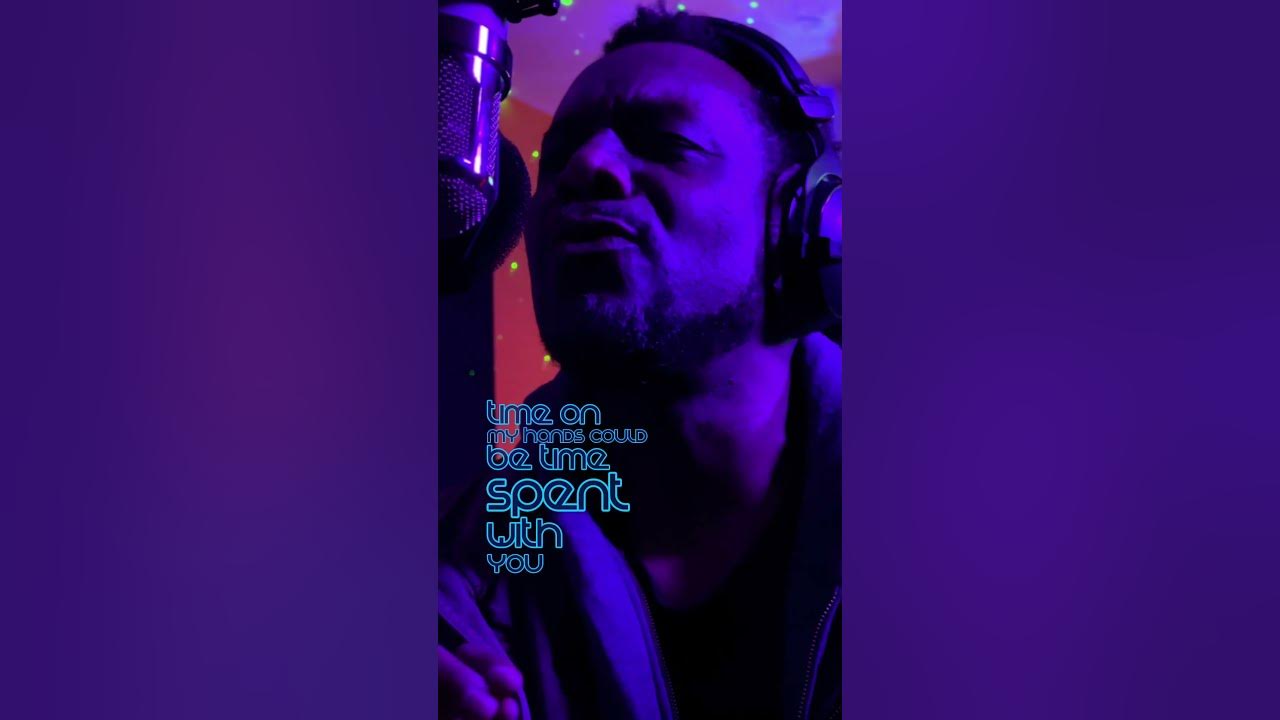 @MartinLutherMcCoy makes time rewind (and then stand still) with his ethereal vocals 💙☔️