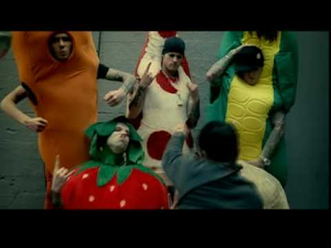Good Charlotte - I just wanna live+Lyrics (Official video)