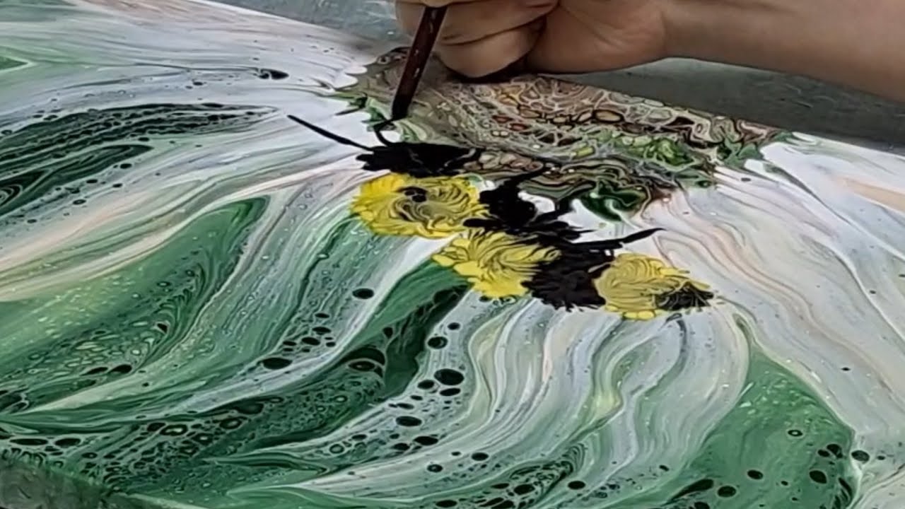 20) A Bee on a Flower 🐝🌼| Abstract Pouring Art Process! Relaxing Fluid Art | Calm & Satisfying
