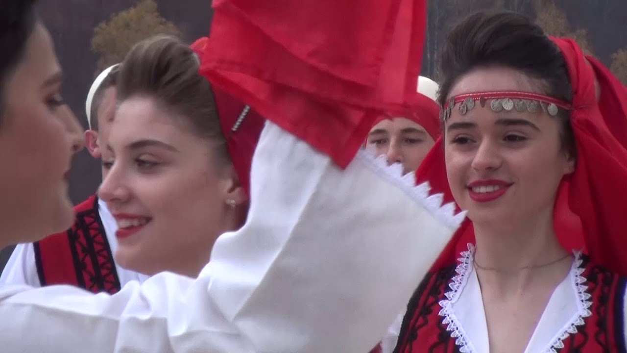 Vallja e Drenices e luajtur nga Ansambli i këngëve dhe valleve Deçani