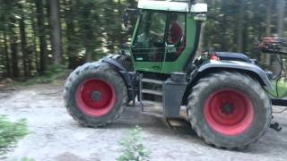 Fendt Xylon 524 mit eigenbau Rückewagen im Wald