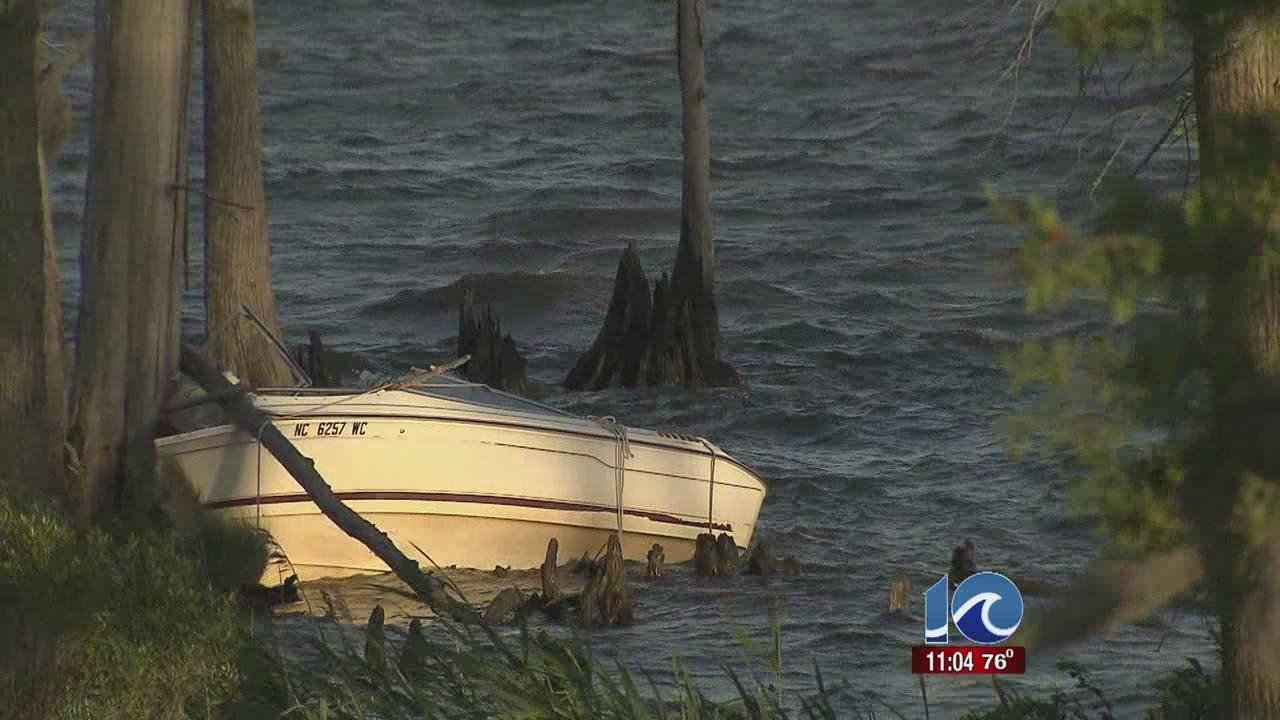 Two die, one injured in boat crash - YouTube