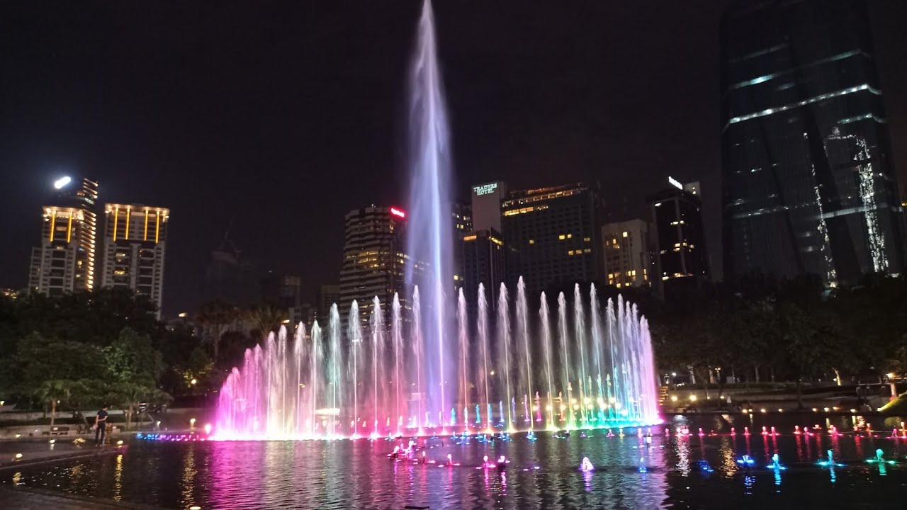 SURIA KLCC KUALA LUMPUR MALAYSIA.. Music Fountain Light Show..Nice