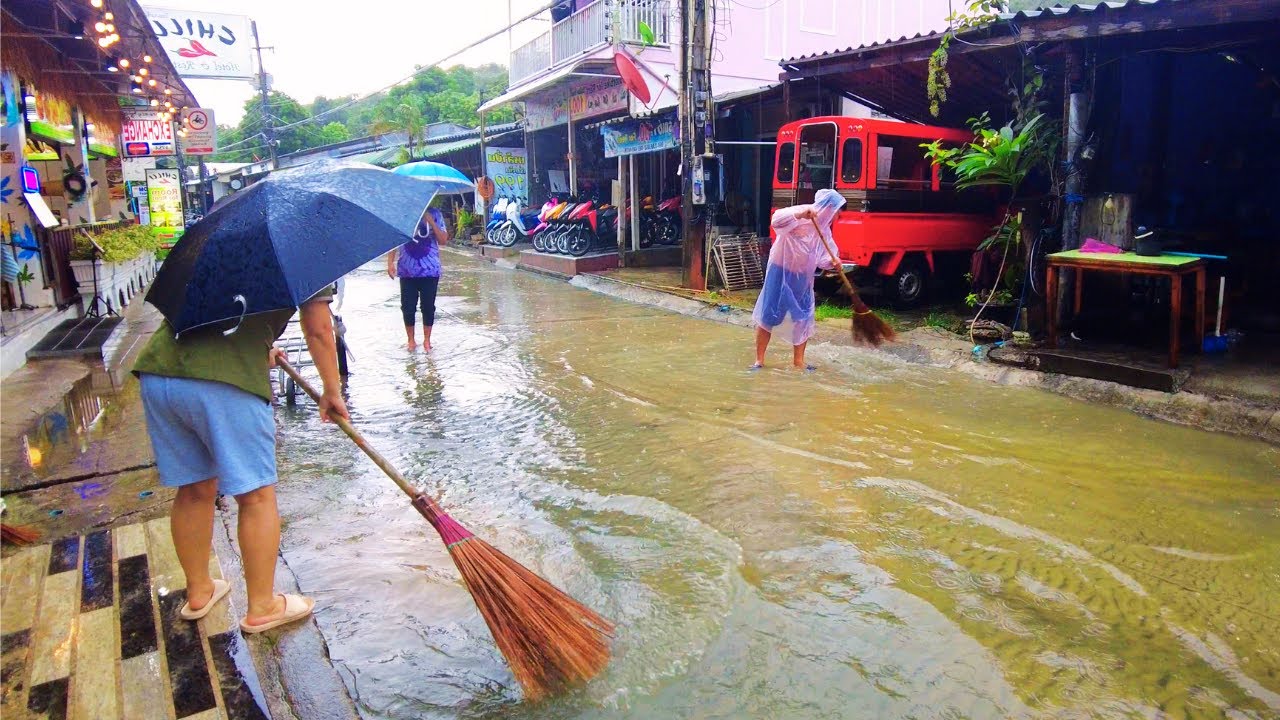 【🇹🇭4K】Прогулка под дождем, 10 минут ходьбы от пешеходной улицы Ко Самет до пляжа Сай Кео.