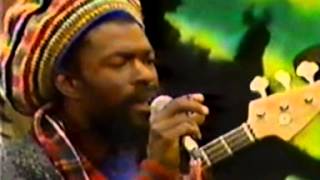 Apple Gabriel - Israel Vibration - Walk The Street Of Glory chords