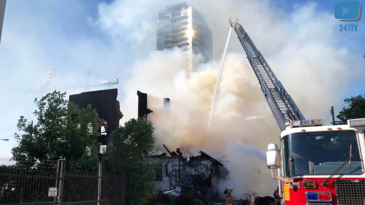 Commercial building in downtown Hamilton erupts in flames, Ontario 