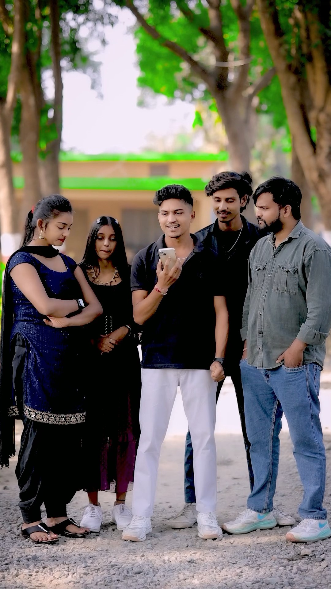 Papa pyaar to karte hai par dikhate nahi