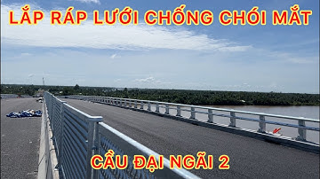 Cầu Đại Ngãi 2: Đang lắp ráp lưới chống chói mắt phía bờ Cù Lao Dung.