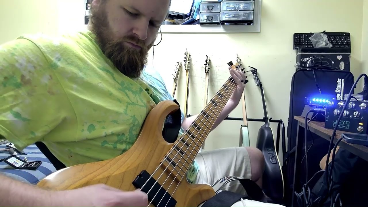 EMG 40HZ vs 916 Pickups custom - YouTube