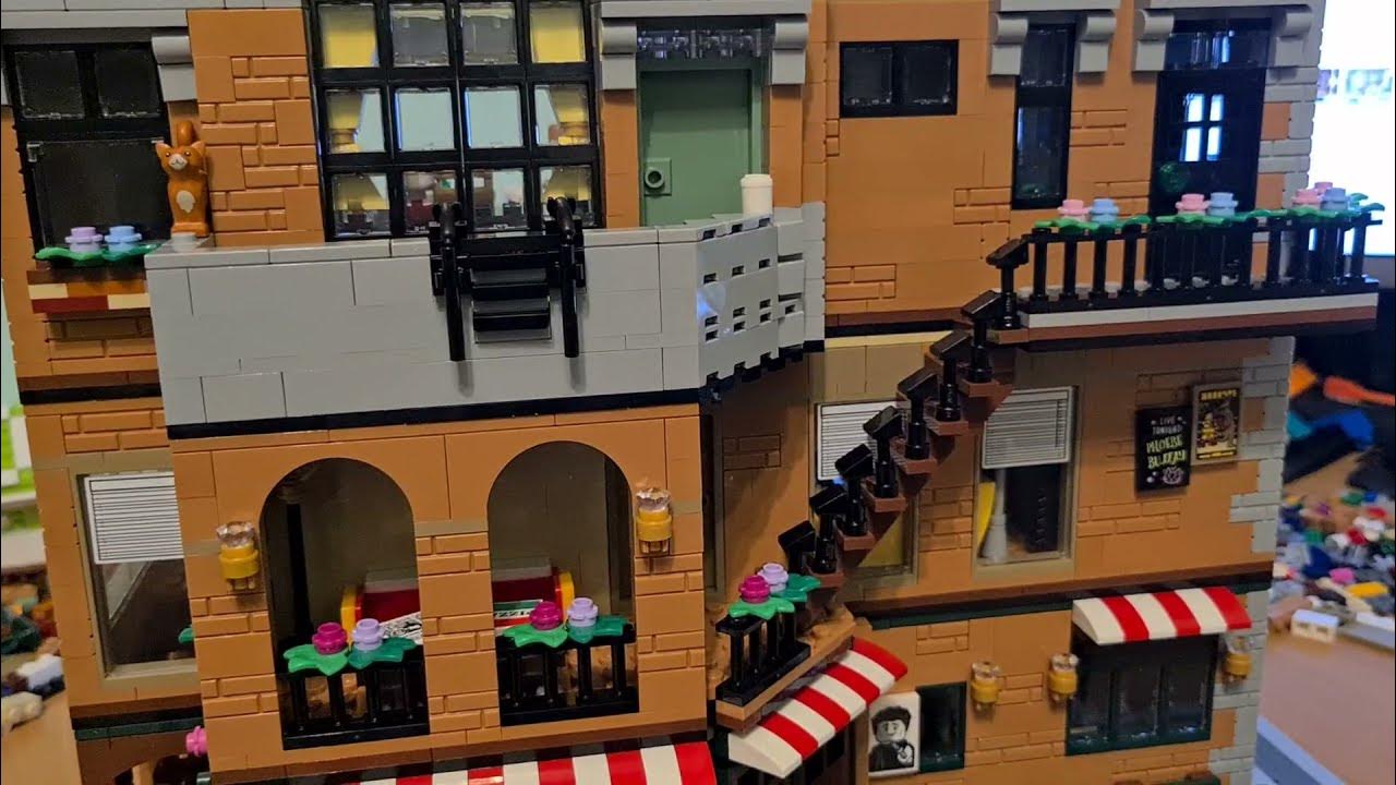 LEGO MOC Central Perk & Friends Apartment by Brick Artisan