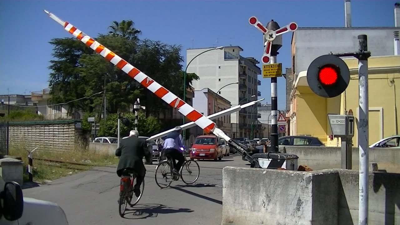 Spoorwegovergang Copertino (I) // Railroad crossing // Passaggio a livello