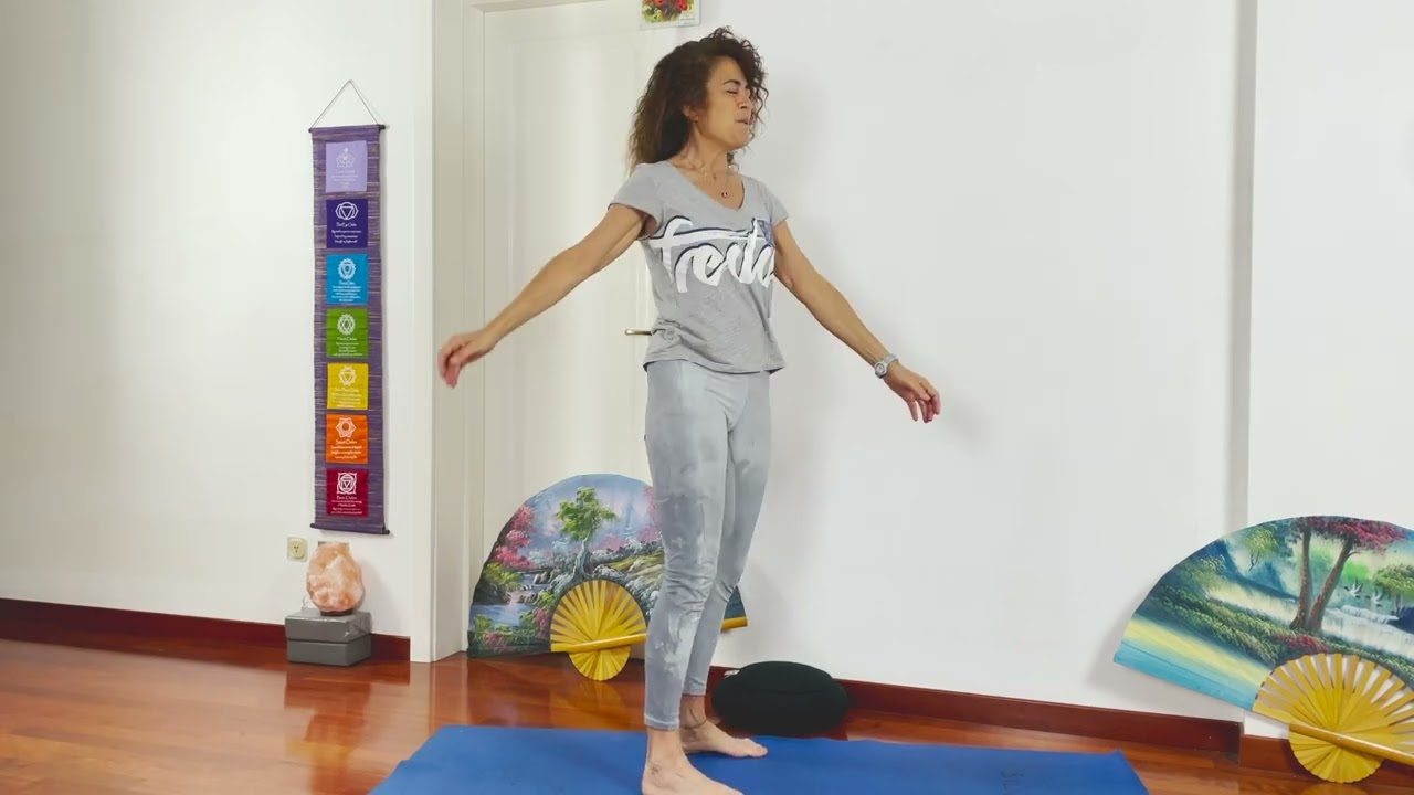 Yoga per alleviare l'ansia | Esercizi dolci e dinamici per sciogliere ansia e tensioni | Silva Iotti