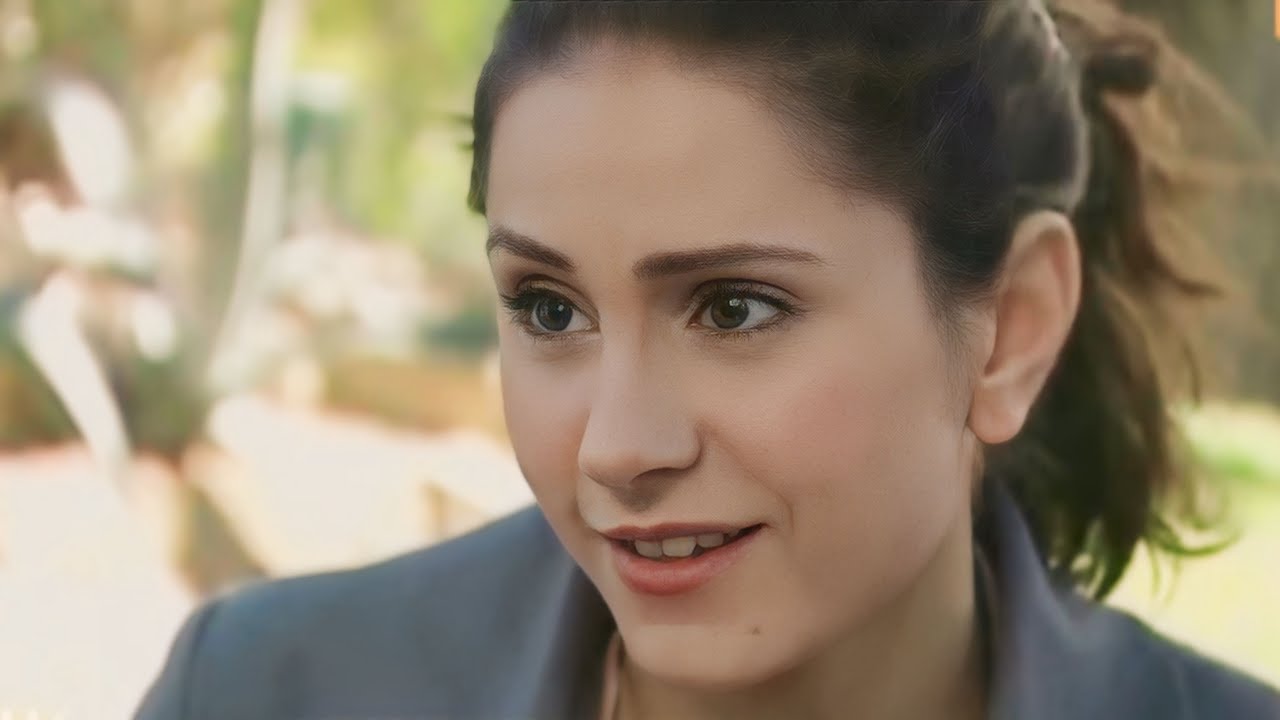 عم تشوف على حالها على رفقاتها و تجاكرهم بعشيقها - حكايا بنات المدارس - ديمة قندلفت