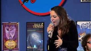 Watch Luisa Maita Fulaninha video