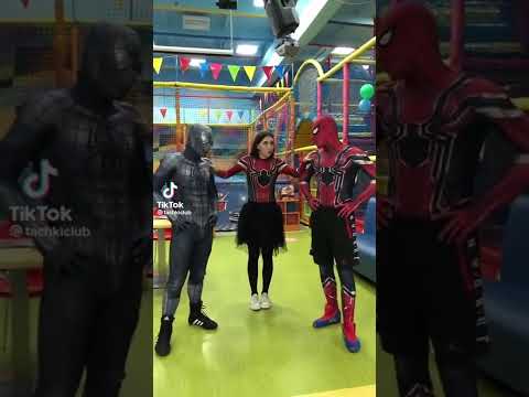 siyah örümcek kırmızı