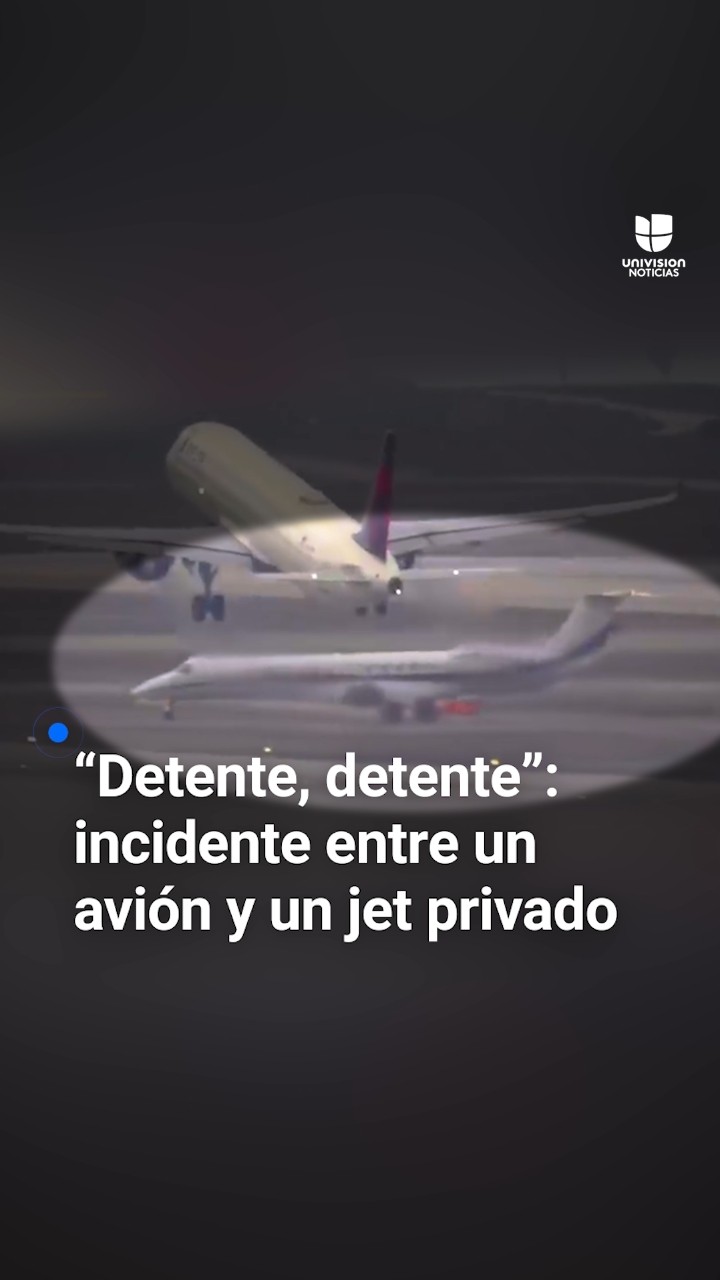 Así fue el momento en que un jet privado parece acercarse a un avión que despegaba