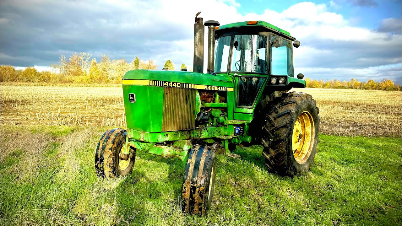 МЫ СОХРАНЯЕМ КЛАССИЧЕСКИЙ СЕЛЬСКОХОЗЯЙСТВЕННЫЙ ТРАКТОР JOHN DEERE 4440