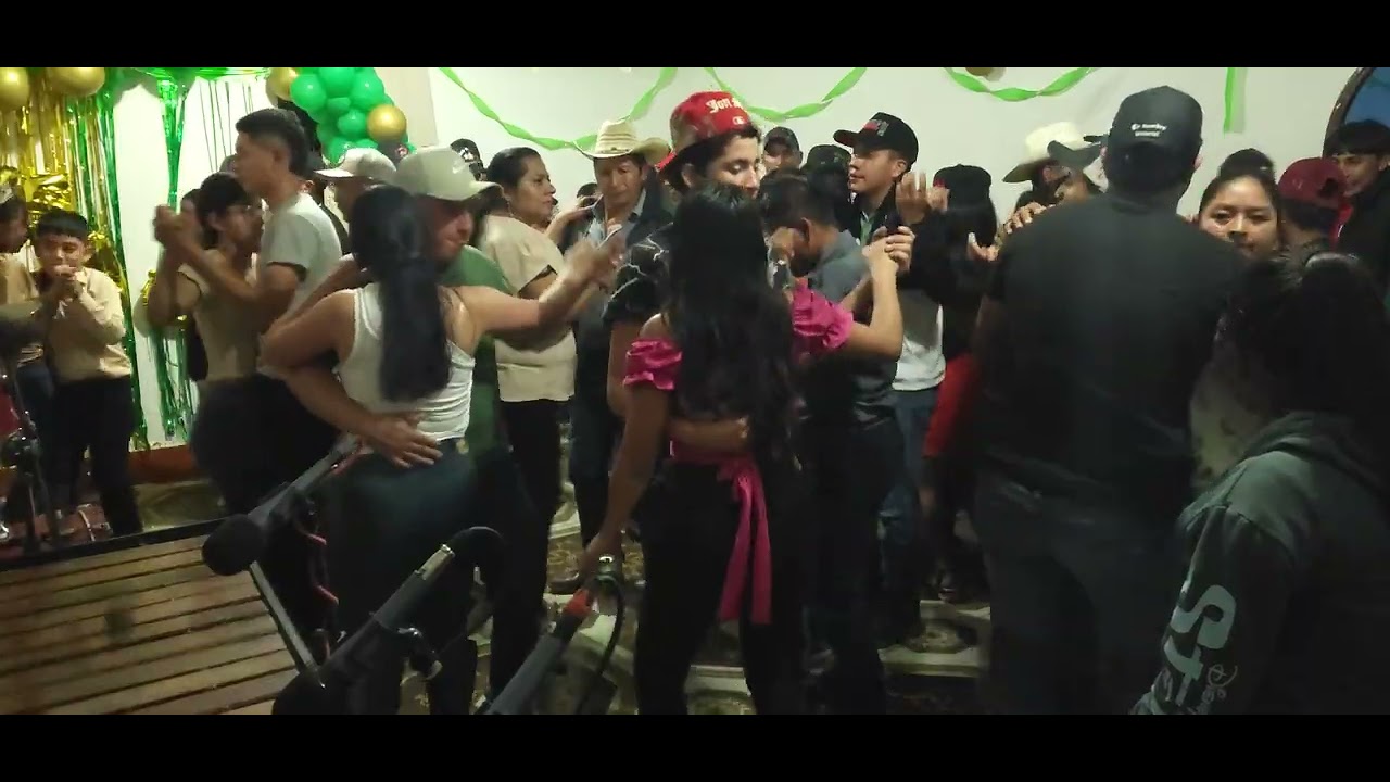 Y. Que. Siga. Ese ambientaso de. Olopa compaa