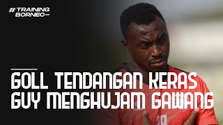 L Tendangan Keras Guy Junior Menghujam Gawang