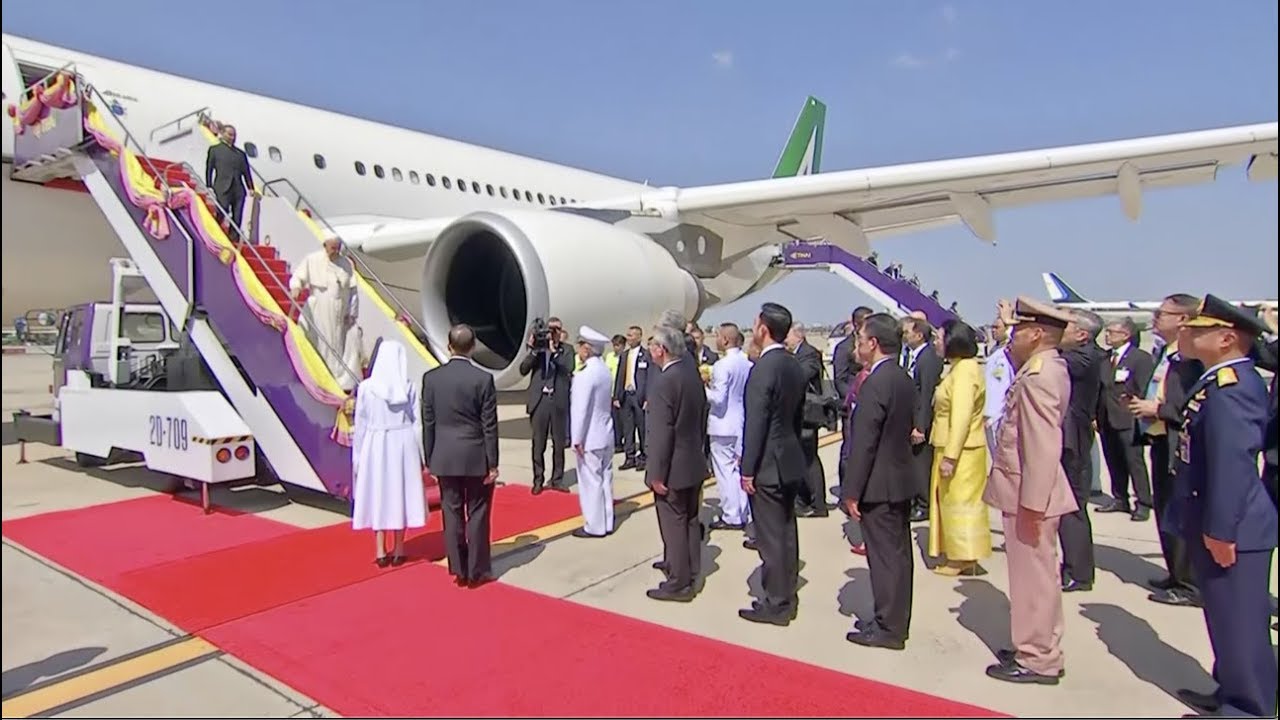 El Papa Francisco llegó a Tailandia YouTube