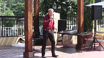 Colin Paul sings 'Swing Down Sweet Chariot' Elvis Week 2014 (video)