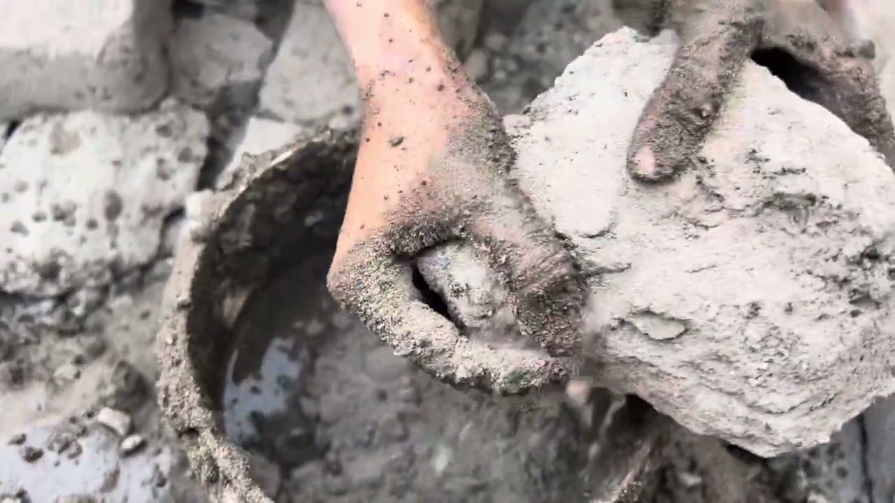 Water and dry floor mix sand crumbling super crunchy crisp texture 🩷#asmr #satisfying 