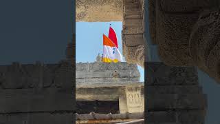 Флаги Кришны и Рукмини в храме Двараки