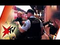 Risikospiele in der Bundesliga: Die Polizei im Einsatz gegen Hooligans und Chaoten | stern TV