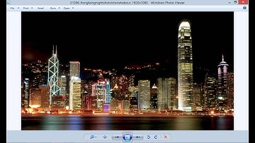 Win8 Photo Viewer Slideshow Displays Incorrect