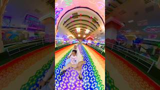 Bermain Seluncuran Rainbow Slide #video #funnyshorts #shortvideo #permainan #rainbow #youtubeshorts
