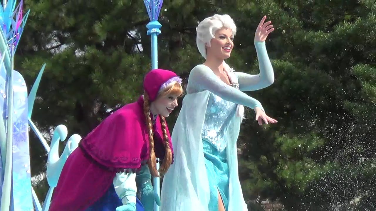 Tokyo Disneyland 15 Parade Christmas Stories Frozen Ana Elsa Position エルサの魔法でパレードに雪が Youtube