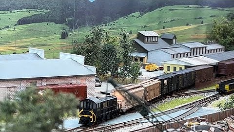 Switching Ohio Firebrick in N scale with my Alco switcher