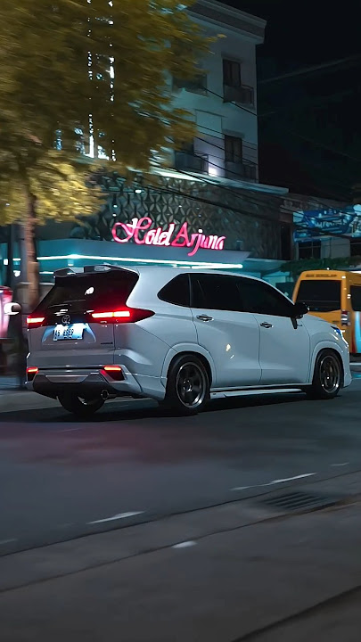 Ganteng mana innova zenix atau innova reborn by @carsthetic_media 🔥⁉️ #innovazenix #short #shorts