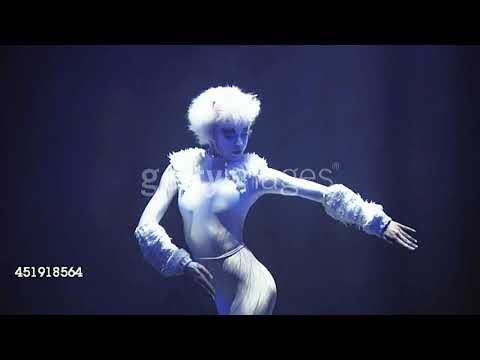 Victoria The White Cat - Solo Dance (London Palladium 2014)