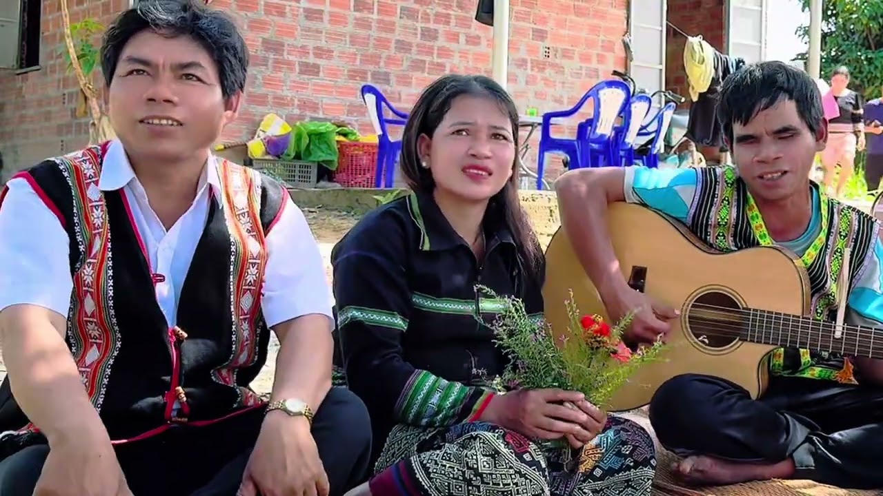 Ami Nguyệt che - Toloi Jrai 