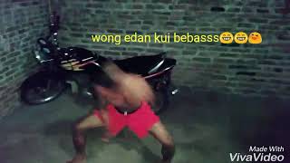 Orang gila joget joget