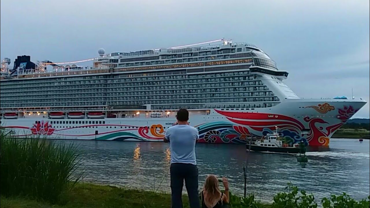 norwegian joy panama canal cruise