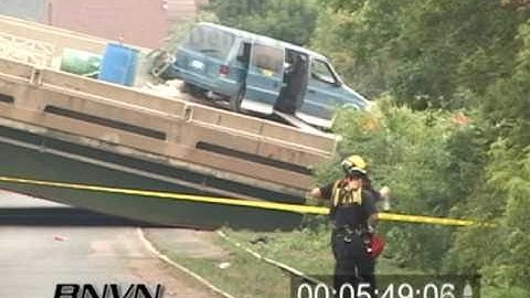 8/1/2007 Interstate 35w Bridge Collapse Aftermath Part 2.