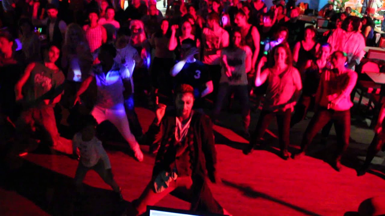 Halloween salsa party 2014 au Jade Bowling Saint Brévin avec Deseo de Bailar saint nazaire paris train