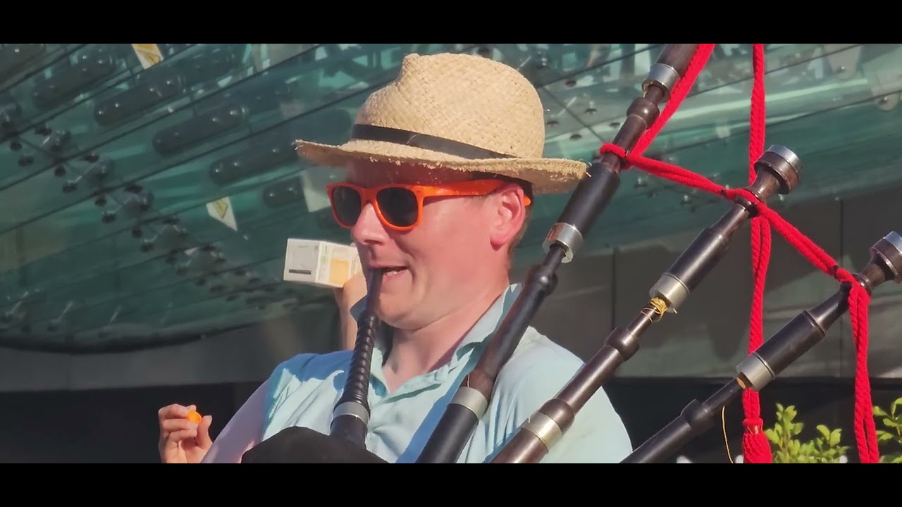 The Spinning Blowfish, performing in Scotlands capital city (Edinburgh